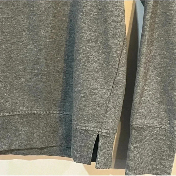 Tommy Hilfiger size S monochrome embroidered sweatshirt EUC - Picture 10 of 12